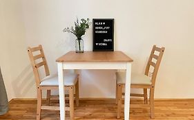 Mariahilfer Street Apartment